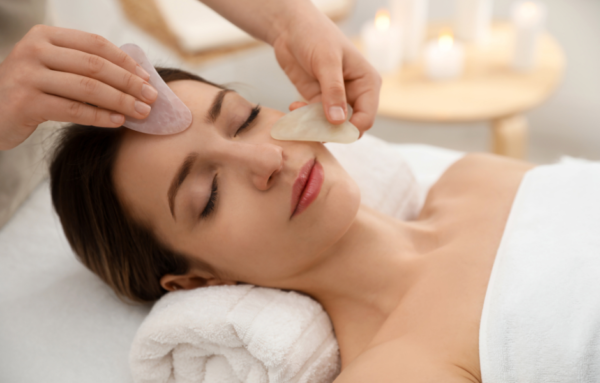GUA SHA mellkas-, nyak- és arcmasszázs